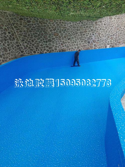 馬上入冬室外泳池膠膜場地應(yīng)如何維護